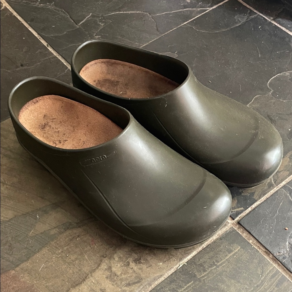 NOR Olive Green Clogs